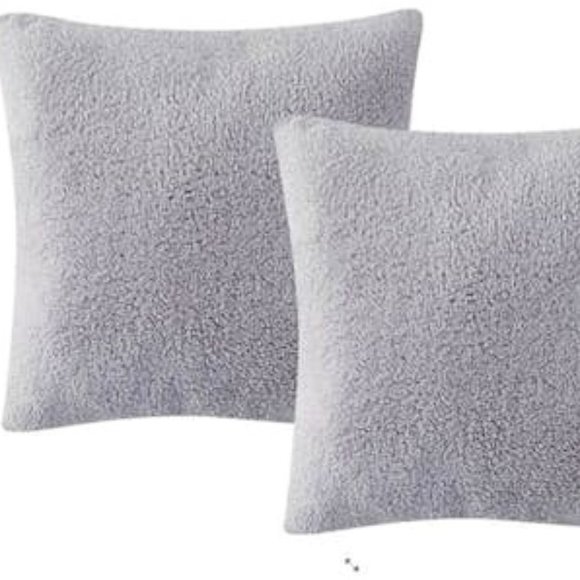 Birch Trails Other - BIRCH Trails Solid Sherpa Set of 2 Decorative Pillows18″ x 18″